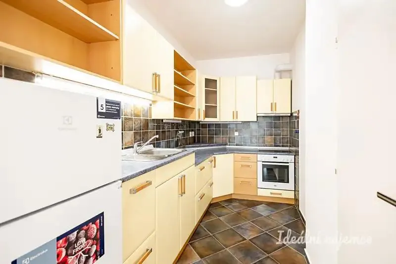 2+kk, Lásenická, Praha 9 - Kyje