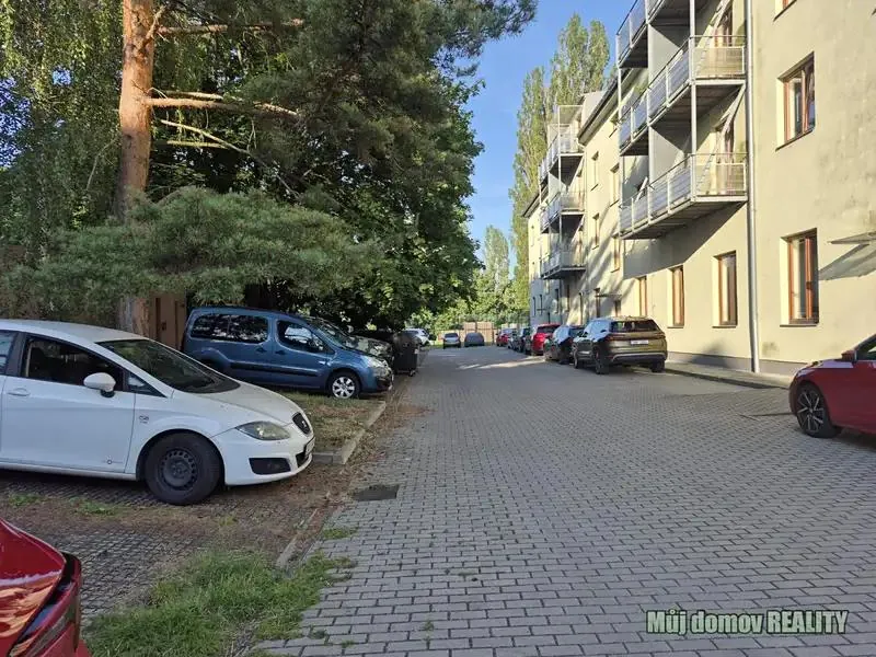 2+kk, Luštěnická, Praha 9 - Kbely