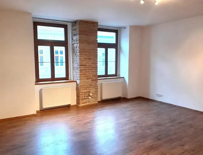 2+kk, Husova, Slaný, Kladno, Středočeský kraj