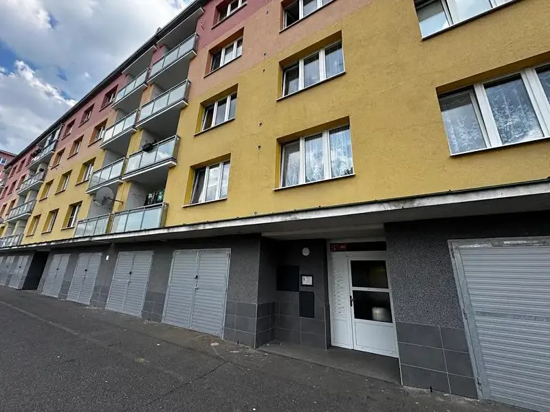 2+1, 17. listopadu, Klášterec nad Ohří, Chomutov, Ústecký kraj