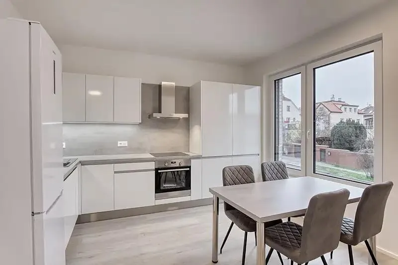 2+kk, Na palouku, Praha 10 - Strašnice