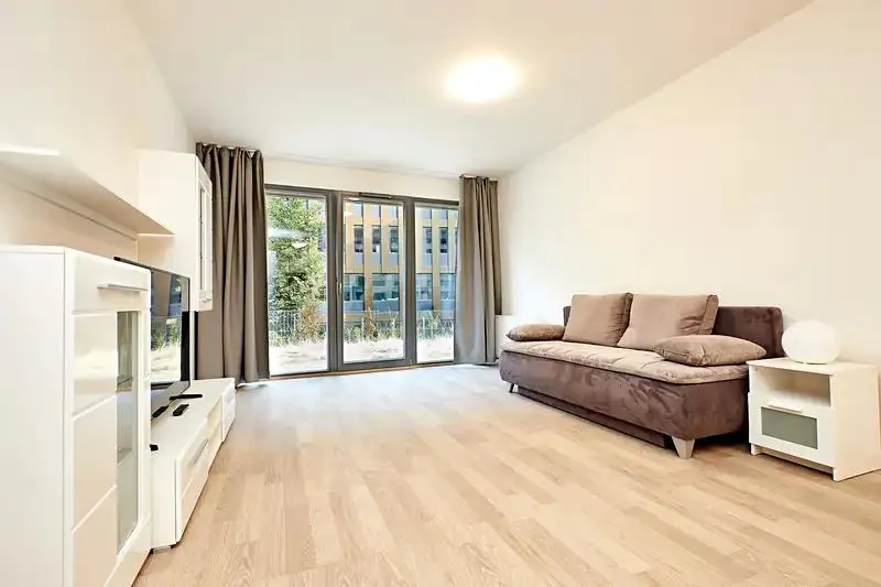 2+kk, U Mlýnského kanálu, Praha 8 - Karlín