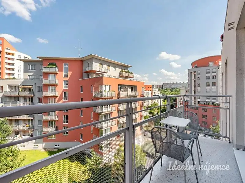 2+kk, Velenovského, Praha 10 - Záběhlice