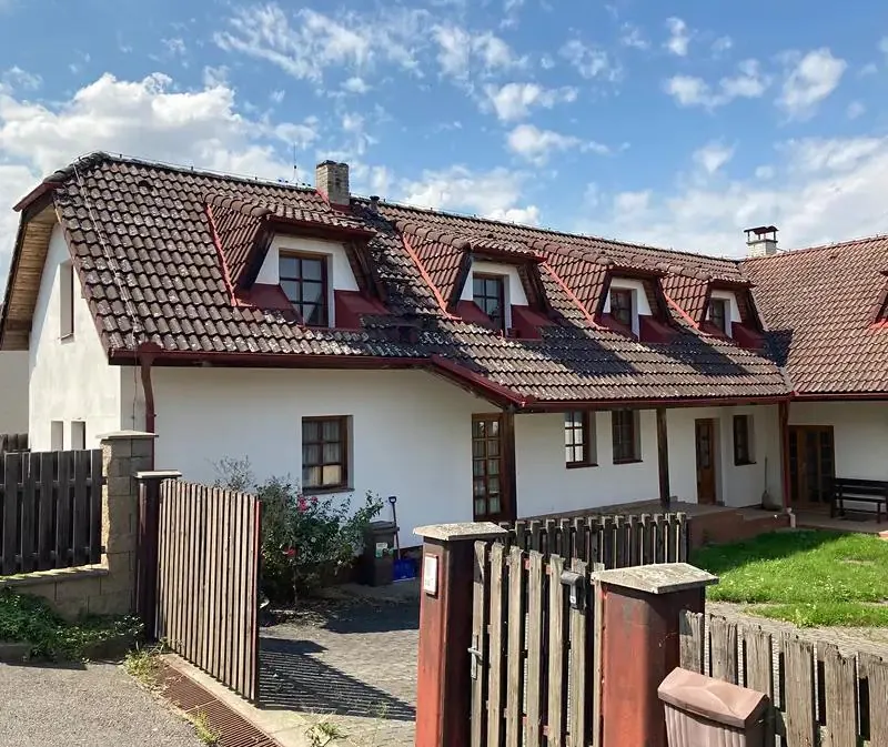 4+1, Zlatá, Praha-východ, Středočeský kraj