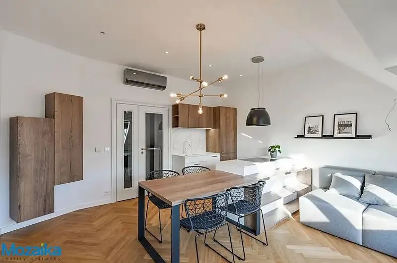 2+kk, U Rajské zahrady 18 (Praha 3 - Žižkov)