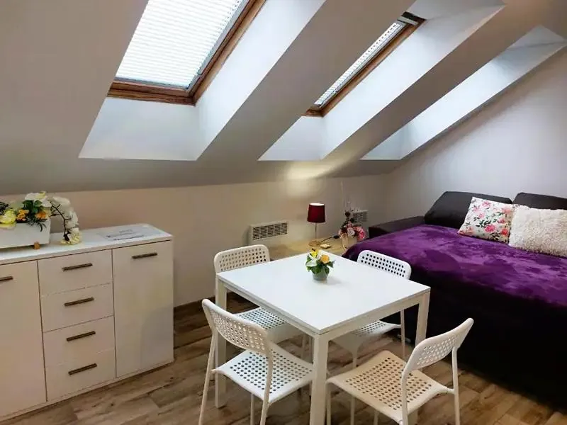 2+kk, Komenského, Hradec Králové, Královéhradecký kraj