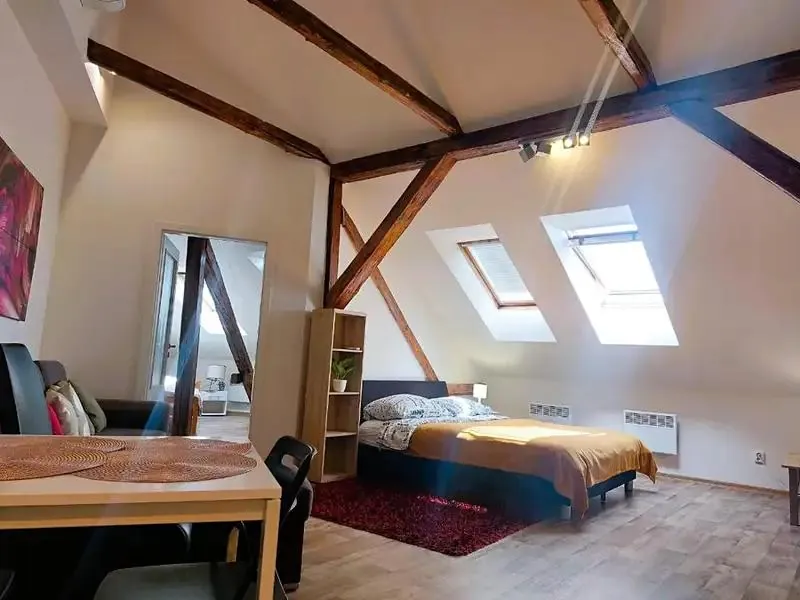 2+kk, Komenského, Hradec Králové, Královéhradecký kraj