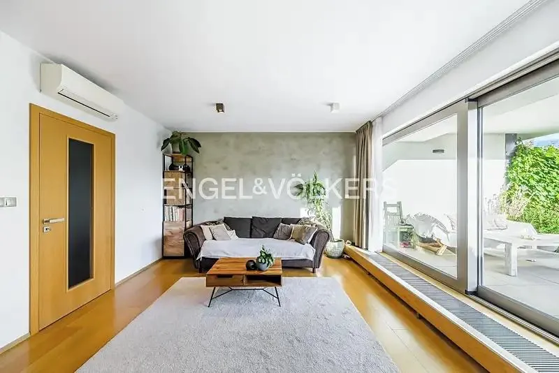 2+kk, U Okrouhlíku, Praha 5 - Smíchov