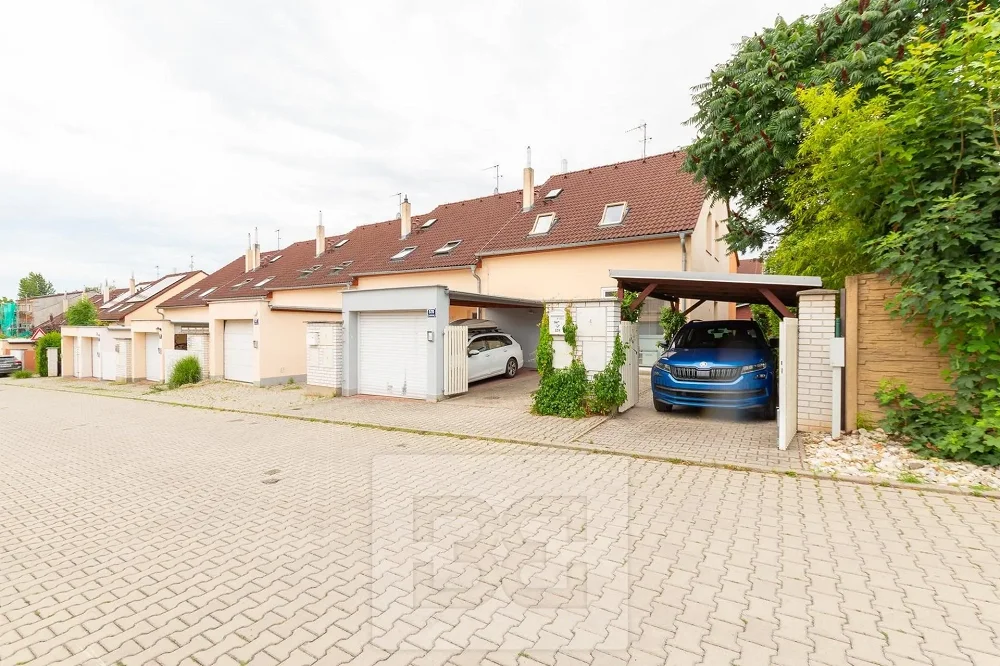 6 a více, Zlonínská, Líbeznice, Praha-východ, Středočeský kraj