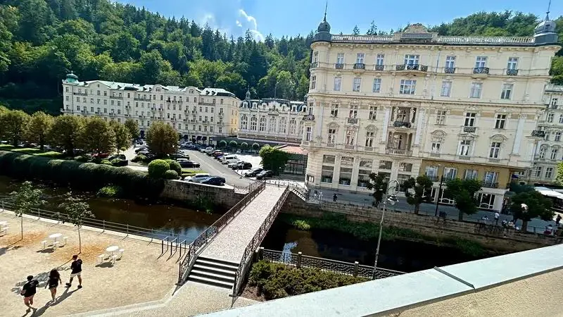 3+1, Husovo náměstí, Karlovy Vary, Karlovarský kraj
