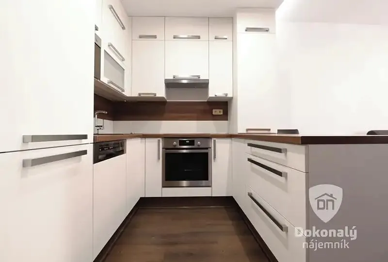 2+kk, Nad Přehradou V (Praha 10 - Horní Měcholupy)