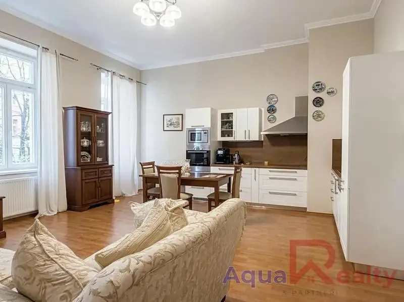 3+kk, Zámecký vrch, Karlovy Vary, Karlovarský kraj