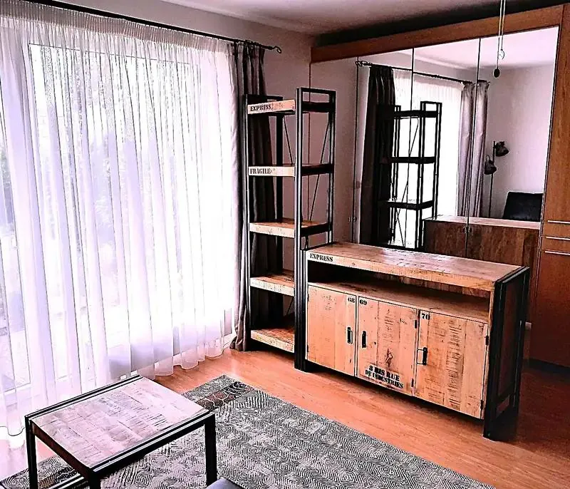 1+kk, Ječná, Hostivice, Praha-západ, Středočeský kraj